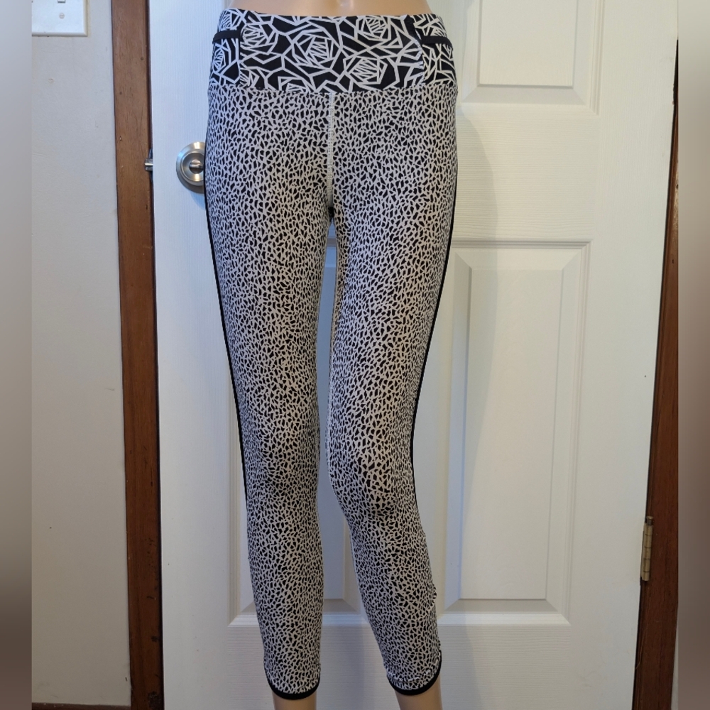 Lululemon High-Rise "Real-Quick" Miss Mosaic Black & White Printed Crop Leggings